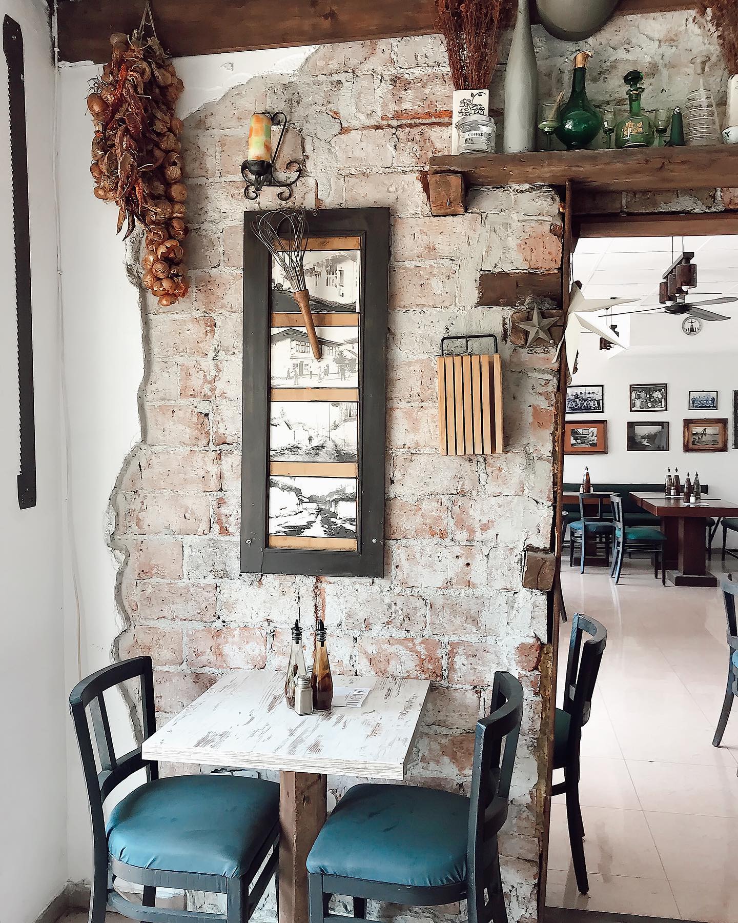 Ginnis Pizzeria